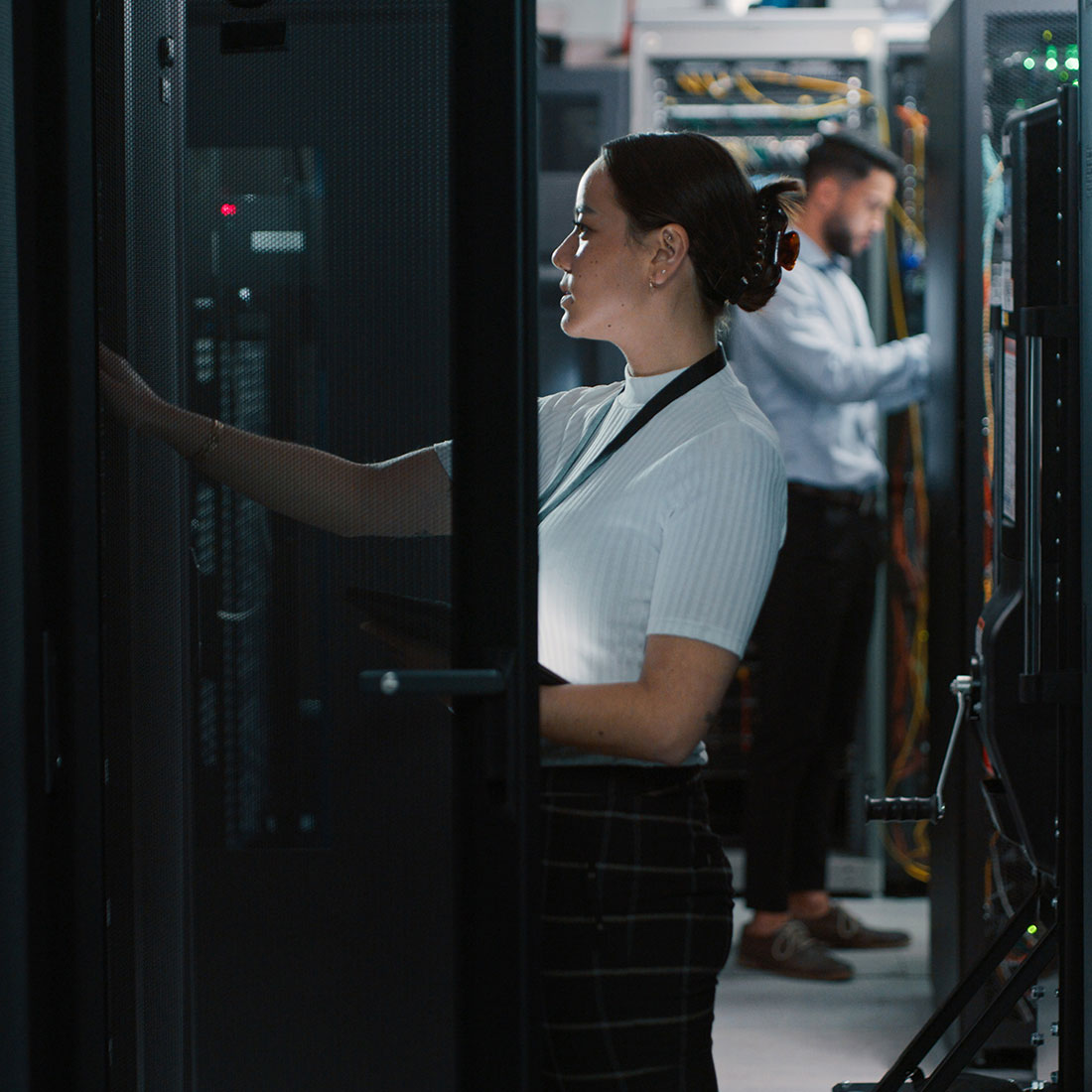 female-male-working-in-datacenter
